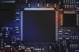 Ci si chiedere come lavorare con i microcomputer, dal momento che rappresentano la nuova frontiera del nostro futuro tecnologico. Oggi sono sempre più piccoli e con capacità di calcolo pressoché illimitate. Nella foto la scheda madre di un microcomputer.